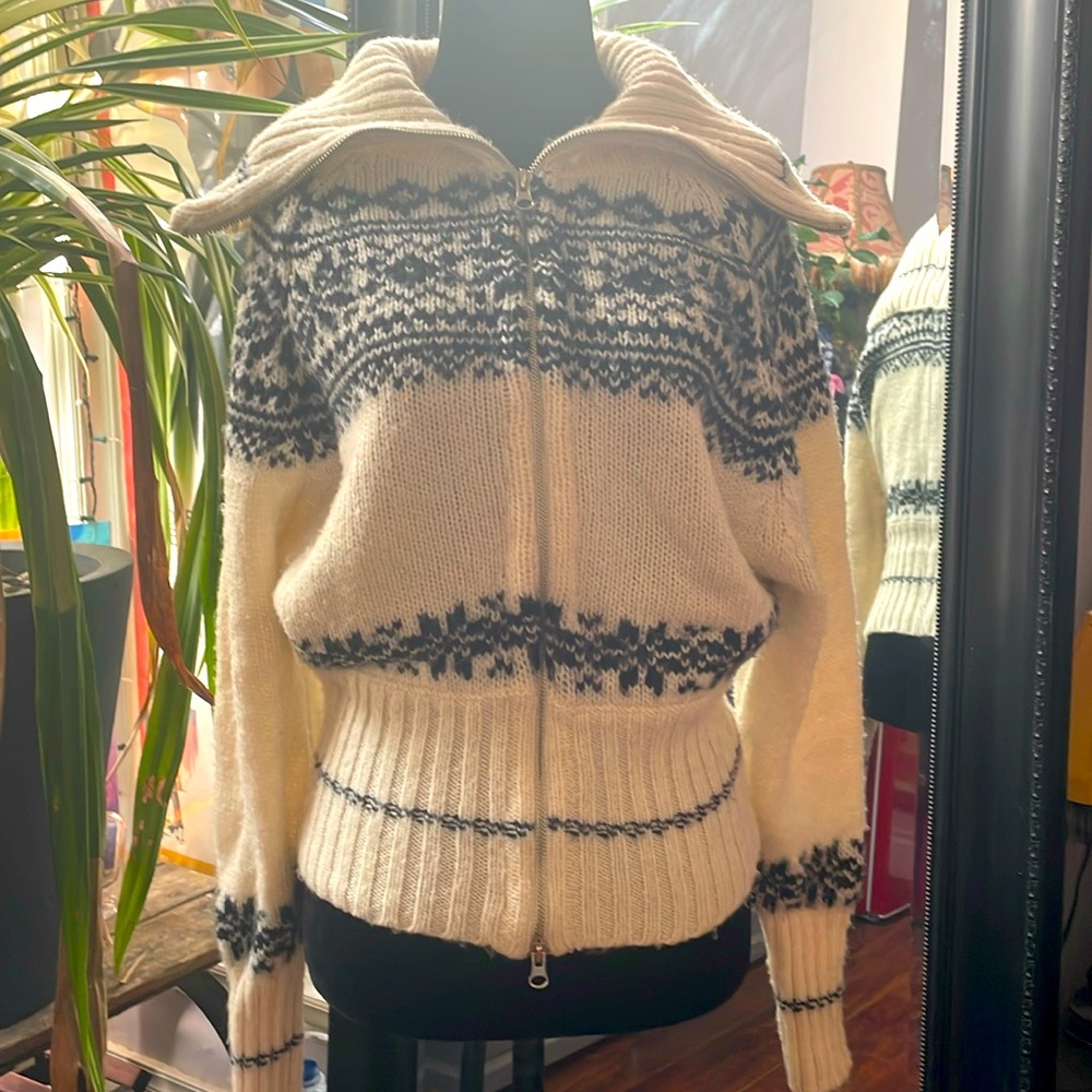 Free People cream and black faire isle zippered cardigan, size medium.
